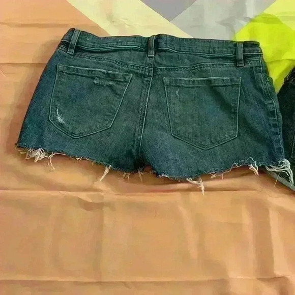 Two 27 in shorts.   Share with your friends - Picture 3 of 7